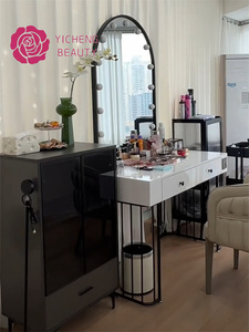 Yicheng Beauty, Unidad de barbería moderna de lujo personalizada, estación de espejo, mesa de maquillaje de salón con LED, venta en línea - Product Image 6