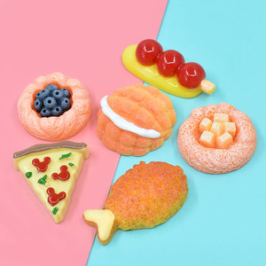 Cabujones de resina con forma de postres y pizzas, adornos de comida para manualidades, cocina en miniatura y accesorios para el cabello - Product Image 1