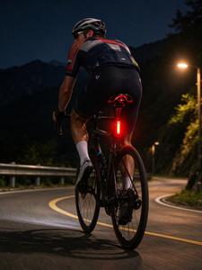 Gaciron-W16 Fahrradzubehör IPX4 Magnetische Befestigung Intelligenter Fahrrad-Bremssensor Rücklicht 30 Lumen Smart-Modus <span class=keywords><strong>Rennrad</strong></span>-Rücklicht - Product Image 1