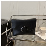 Nouveau Sac à Main Femme Rétro Européen et Américain Couleur Unie 2026 – Pochette Tendance avec Fermoir