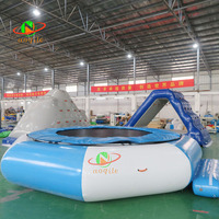 Trampoline aquatique gonflable flottant personnalisé pour l'extérieur Plate-forme de divertissement Jeux gonflables interactifs Airbag de saut