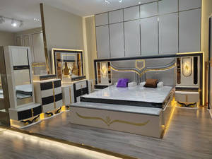 Elegante Juego de Dormitorio Super King Size con Iluminación LED, Armario de 8 Puertas, Muebles de Dormitorio King con Acabado de Alto Brillo - Product Image 3