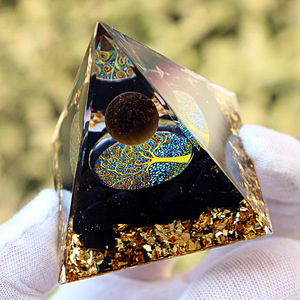 Pirámide de Cristal de 5 cm con Grabado Interno de Ojo de Tigre Negro, Adorno de Resina para Decoración del Hogar - Product Image 3