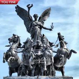 馬の彫刻ブロンズ像と大きなブロンズ大天使