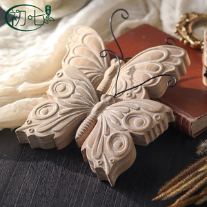 Decoración de mariposa tallada en madera maciza, adorno artesanal de madera hecho a mano para accesorios de escritorio de Navidad, respetuoso con el medio ambiente, A3178 - Product Image 3