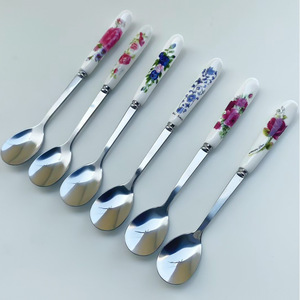 ช้อนและส้อมด้ามเซรามิกสแตนเลส ลายดอกไม้ สำหรับของหวาน ใช้ในงานเลี้ยงช่วงเวลาจิบน้ำชา - Product Image 3