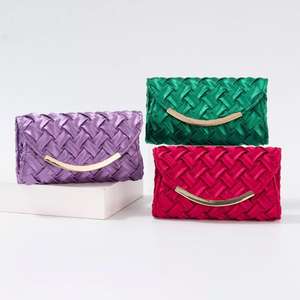 Elegante y Práctica Bolsa de Noche Color Champán, para Llevar en la Mano o al Hombro, Ideal para Bodas, Banquetes y Fiestas - Product Image 5