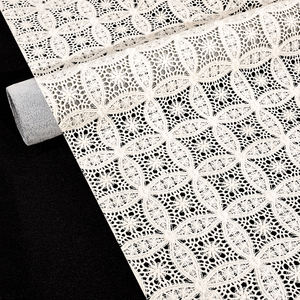 Vente en gros Broderie blanche Délicate fleur en coton Bordure en os de voiture Bordure en dentelle pour robe de mariée - Product Image 2