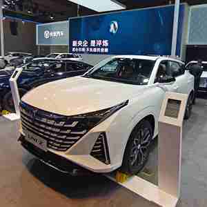 Coche de segunda mano Changan PHEV 2026 UNI-<span class=keywords><strong>Z</strong></span>, SUV de 5 puertas y 5 plazas, dirección hidráulica, <span class=keywords><strong>E</strong></span>-CVT, tracción delantera, volante <span class=keywords><strong>a</strong></span> la izquierda, vehículo de nueva energí<span class=keywords><strong>a</strong></span> UNI-<span class=keywords><strong>Z</strong></span> - Product Image 3