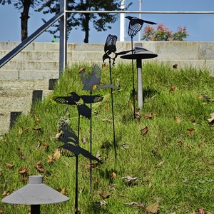 Adornos de Animales para Jardín y Patio, Decoración de Acero Inoxidable para Terrazas, Pájaros en Miniatura, Girasoles y Abejas de Primavera para el Camino de tu Jardín - Product Image 1