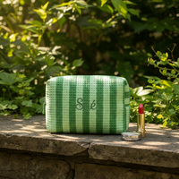 Pochette de maquillage tendance en tissu gaufré écologique, rayée pastel, monogrammée, avec fermeture éclair durable, personnalisable pour mariage, douche nuptiale, ou avec initiales