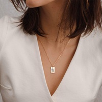 Kalung Liontin Minimalis Persegi Panjang EMANCO untuk Wanita, Rantai Baja Anti Karat Warna Emas dengan Ukiran Kustom, Langsung dari Pabrik Perhiasan