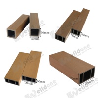 Lames de plafond en WPC (composite bois-plastique) 50x50, couleur acajou foncé, durables et esthétiques, solution de façade