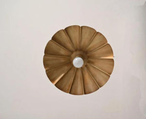 Luminaire suspendu en laiton artisanal avec abat-jour sculptural, style moderne du milieu du siècle, pour la maison ou le bureau, luminaire de plafond LED à intensité variable - Product Image 4