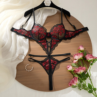 Ensemble de Lingerie Sexy en Dentelle Florale Rouge et Noire pour Femme, Soutien-Gorge à Armatures, String Croisé Sans Entrejambe, Sous-vêtements de Nuit Transparents – Vente en Gros