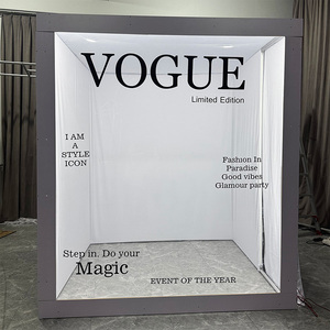 ตู้โชว์กระจกทรงลูกบาศก์พร้อมอุปกรณ์เสริมในงานปาร์ตี้สีเงินตามสั่งภายในรูปภาพนิตยสาร - Product Image 5