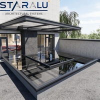Véranda en aluminium conçue architecturalement avec des panneaux de verre courbés et un profil moderne pour un attrait esthétique unique