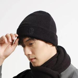 Gorro de lana de color sólido, tejido, cálido, con protección para los oídos, estilo informal para mujer, aislamiento térmico, negro - Product Image 1