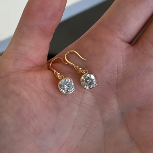 Pendientes Colgantes de Plata S925 con Baño de Rodio en Oro Champagne, Diseño Clásico Dylam, con Piedra Moissanita D VVS1 - Product Image 3