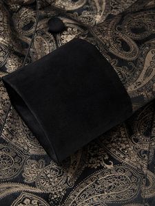 Nuovo pigiama da uomo di fascia alta. Completo in due pezzi di velluto verde collo di frutta. Abito da sera per banchetti - Product Image 4