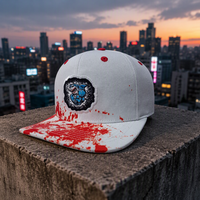 Casquette de baseball sportive en sergé avec motif graphique, patch requin de dessin animé, design éclaboussures de sang rouge, visière plate, style streetwear hip-hop, vente en gros