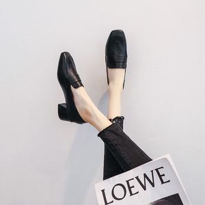Chaussures <span class=keywords><strong>Bateau</strong></span> Mule pour Femmes Confortable en Cuir <span class=keywords><strong>Beige</strong></span> Noir Talons Bas Carrés de Haute Qualité Slide Vente en Gros - Product Image 4