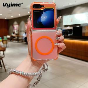 Funda de teléfono INS Fashion Laser para Magsafe, para <span class=keywords><strong>Samsung</strong></span> <span class=keywords><strong>Z</strong></span> <span class=keywords><strong>Flip</strong></span> 4 5 <span class=keywords><strong>Z</strong></span> <span class=keywords><strong>Flip</strong></span> 6 <span class=keywords><strong>5G</strong></span>, con correa para la muñeca, carga inalámbrica, cubierta trasera delgada - Product Image 1