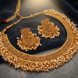 Parure Collier Ras-du-Cou et Boucles d'Oreilles en Perles Dorées Élégante – Bijoux de Mariée Sophistiqués pour Mariages, Fêtes et Cérémonies Traditionnelles - Product Image 3