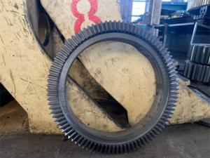 Pièces concasseur personnalisé de haute qualité en acier forgé gros engrenages coniques - Product Image 3