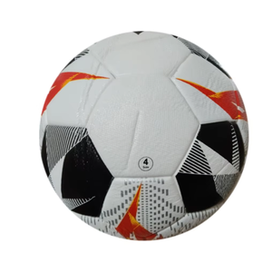 Ballon de football taille 4 à faible rebond, logo personnalisable, durable, thermocollé pour sports en salle – Vente chaude - Product Image 5