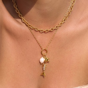Collar J&D Trendy con Diseño Geométrico de Peces para Vacaciones en el Océano, Chapado en Oro de 18K, Acero Inoxidable, Perla de Agua Dulce, Circonita, Espina de Pescado y Estrella de Mar - Product Image 3