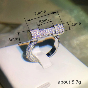 Anello a forma di manubrio geometrico per donna, gioiello da dito creativo e alla moda con stile scintillante. - Product Image 5