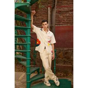 Camisa para Hombre, Corte Cómodo, Estilo con Botones, Diseñada para el Trabajo, Eventos Casuales y Uso Diario - Product Image 1