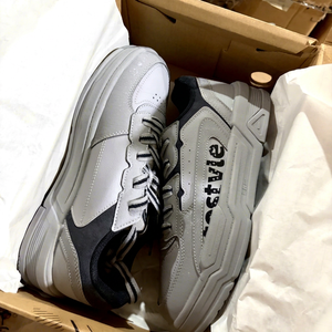 361 Degrees Vente en gros Chaussures confortables à semelle en caoutchouc Vibram Lot de stock MOQ 200 paires pour liquidation - Product Image 1