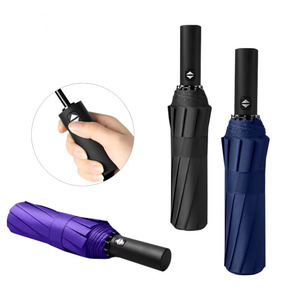 <span class=keywords><strong>12K</strong></span> ร่มพับได้อัตโนมัติสีดำพร้อมดีไซน์มินิมอลลิสต์ผ้าและที่จับพลาสติกของขวัญทางธุรกิจขายส่ง - Product Image 4