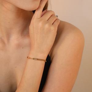 Pulsera Minimalista de Acero Inoxidable, Chapada en Oro de 18K PVD, Diseño de Clip, Elegante Cadena de Eslabones, Joyería para Mujer - Product Image 3