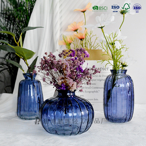 Alibaba.com上の高品質な青いガラスの花瓶メーカーと青いガラスの花瓶