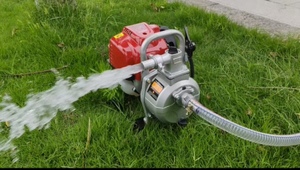 Pompe à eau à essence professionnelle 1,9 CV 2 temps 51,2 cm³ 1,5 po pour l'irrigation paysagère et la lutte contre les inondations – Outil haute performance - Product Image 4