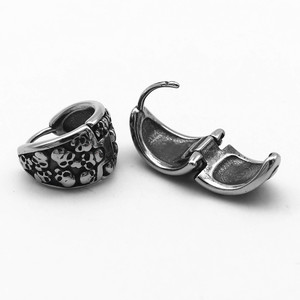 Pendientes yunnique Huggie con diseño de calavera de acero de titanio para hombres y mujeres, joyería de estilo Punk Hip Hop - Product Image 4