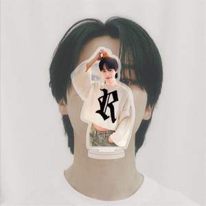 KPOP Idol Bangtan Boys Jimin Like Crazy Face Support en acrylique pour voyageur debout en <span class=keywords><strong>plastique</strong></span> <span class=keywords><strong>transparent</strong></span> - Product Image 6