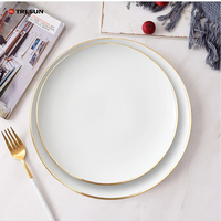 Assiettes de dîner en porcelaine fine à bord doré blanc pur de style nordique de luxe bols écologiques nouvel ensemble en porcelaine pour les mariages