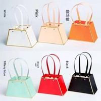 Vente directe d'usine, boîte-cadeau florale en carton blanc haut de gamme, emballage à porter à la main, sac cadeau souvenir d'anniversaire, design tendance