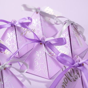CSMD Fournisseurs Chinois Prêt à Expédier Emballage Alimentaire Vente en Gros Couleur Violet Creative Faveurs De Mariage Pyramide Boîtes pour Porte Cadeaux - Product Image 1