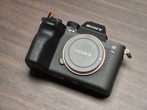 Cámara Digital Sony A7R V Original Usada, 61.0 MP, Exmor R BSI CMOS, Full-frame - Product Image 1