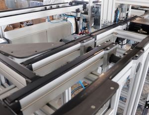 Factory Direct Sale TOSH-4 Pallet Conveyor Lithium Battery Durable Adjustable Speed 20m/min Stainless Steel Restaurant Food Shop - Product Image 4