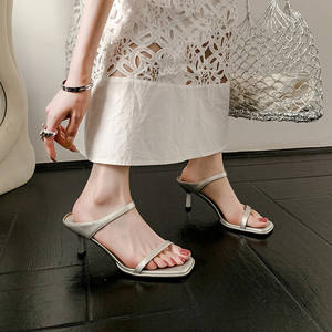 Sandales plates pour femmes à bride unique de couleur unie - simples et élégantes, fermeture à lacets, en cuir véritable - Product Image 3