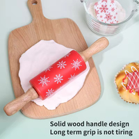 Ustensiles de cuisine et gadgets pour la maison : Spatule en silicone, fouet, rouleau à pâtisserie et accessoires pour la cuisson des biscuits – Collection Noël