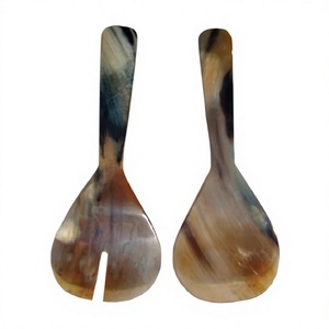Juego de Servidores de Ensalada de Cuerno Ecológicos de Diseño Moderno con Cucharas para Ensalada, Aptos para Lavavajillas, Microondas y Horno, Buena Calidad a Buen Precio - Product Image 1
