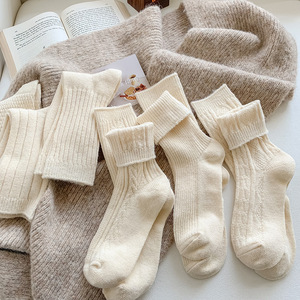 Jingwen OEM Calcetines <span class=keywords><strong>De</strong></span> Invierno Botte unie beige chaude pour femmes Chaussettes d'hiver absorbant la sueur - Product Image 2