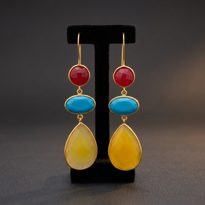 Boucles d'oreilles pendantes en laiton faites à la main avec pierres précieuses et placage or, style ethnique, pierre turquoise - Idéales pour les fêtes et les mariages - Product Image 4